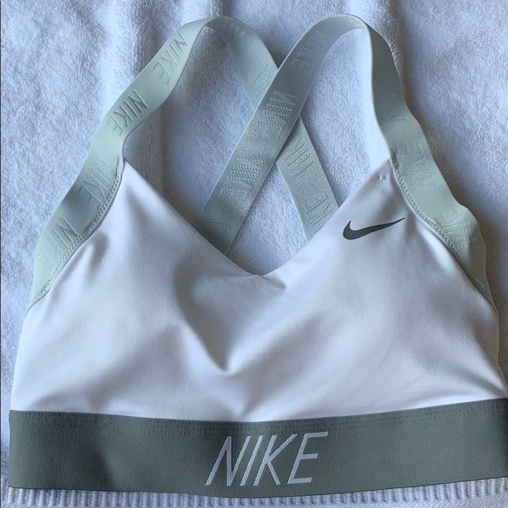 New white XS Nike sports bra